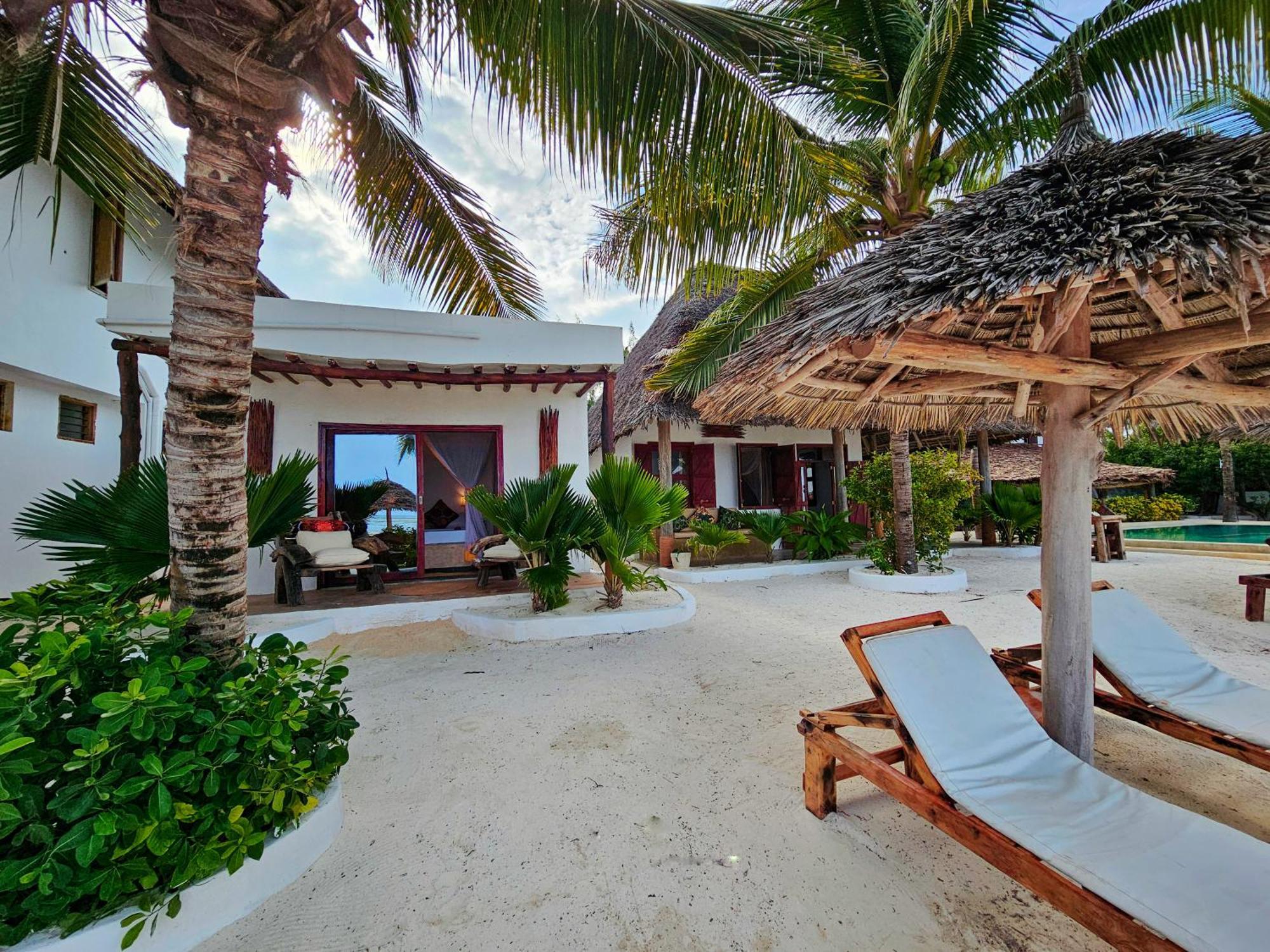 Milele Beach Resort Pingwe Exterior foto
