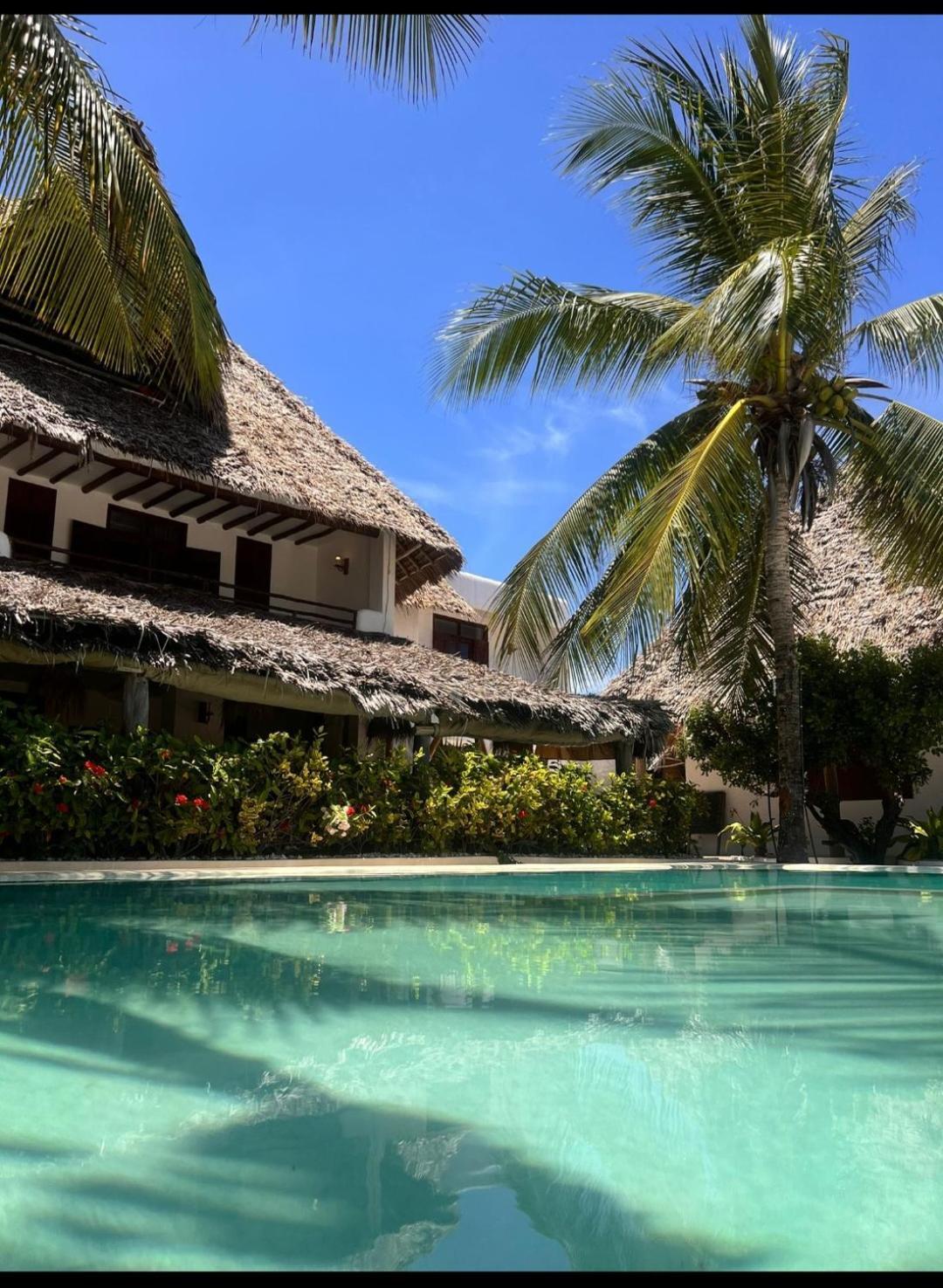 Milele Beach Resort Pingwe Exterior foto