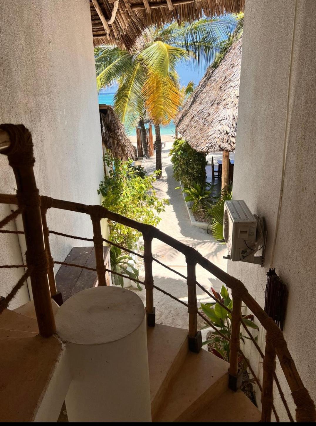 Milele Beach Resort Pingwe Exterior foto